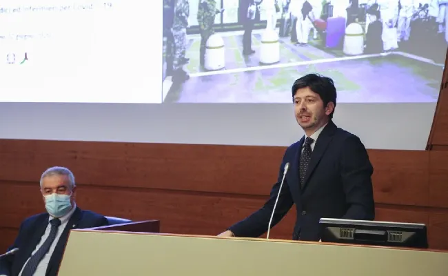 Coronavirus, Speranza (min. Salute): "Terza dose è tassello essenziale, dal 1° dicembre richiamo per i vaccinati tra i 40 e i 60 anni"
