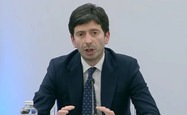 Obbligo vaccinale per Over 50, Speranza (min. Salute): "È conforme alla normativa Ue, Governo pronto a recepire indicazioni del Garante della privacy"