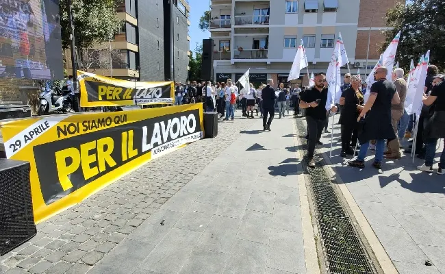 Giochi, oltre 200 persone in piazza per la manifestazione 'Legalità Lavoro Lazio" di Alleati per la legalità. A breve una delegazione sarà ricevuta in Regione