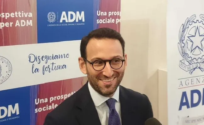 ESCLUSIVA/ Intervista a Federico Freni (Sott. Mef): “Proroga onerosa per le concessioni online in scadenza a dicembre. Gara per 40 diritti, criteri superati e da rivedere. Pvr nella gara scommesse? Prematuro parlarne”