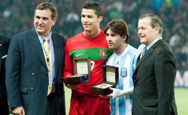Calcio, ancora Messi contro Ronaldo: il portoghese indietro nelle quote al debutto in Arabia Saudita