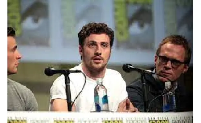 Prossimo James Bond: casting ancora chiuso ma per i bookie è testa a testa tra Aaron Taylor-Johnson ed Henry Cavill
