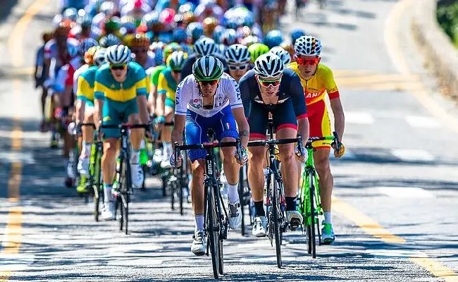 Giro d’Italia: duello Thomas-Roglic per la maglia rosa, in quota Caruso sogna la prima volta