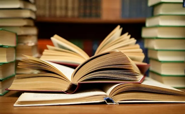 Premio Strega: per i bookmaker testa a testa Postorino-D'Adamo, in quota la sorpresa è Calandrone