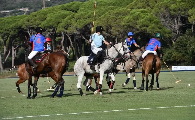 Ladies FIP European Polo Championship, fenomeno Camila Rossi. Cinque gol del capitano, l'Italia batte la Francia e sogna il titolo: domani a Punta Ala la finale con la Germania