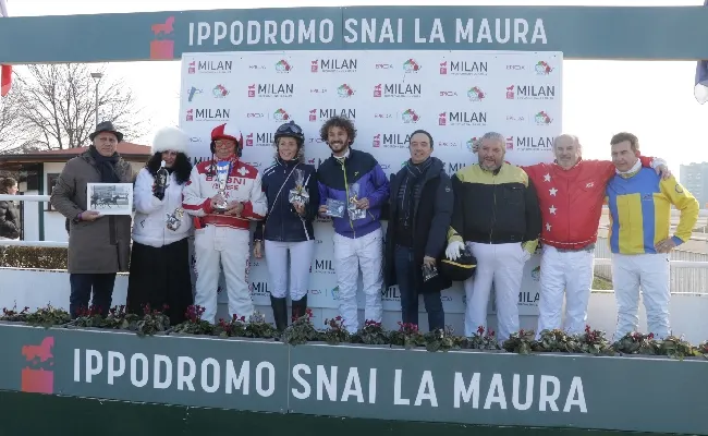 Ippica, nel mercoledì di trotto all’Ippodromo Snai La Maura di Milano brilla Dauphin Joyeuse nella prova abbinata al TQQ, tra i vip delle “Stelle di Natale” vince il cantante Paolo Chiari con Vulcan Rodi