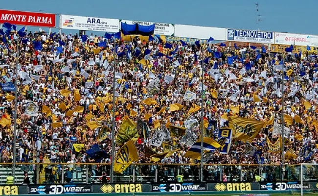Serie B. Il Parma, primo della classe, sente profumo di A. Il Como, dopo ventuno anni, sogna la promozione a 2,50 su Sisal.it