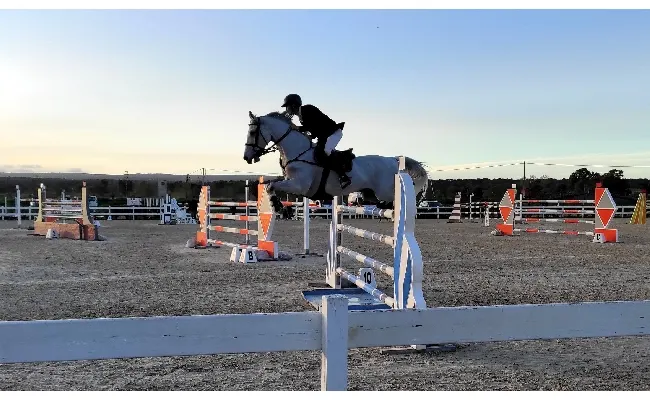 Equitazione, salto ostacoli: il ventenne Meloni vince il 1° Gran Premio della stagione. Ben 221 binomi iscritti alle gare di Tanca Regia