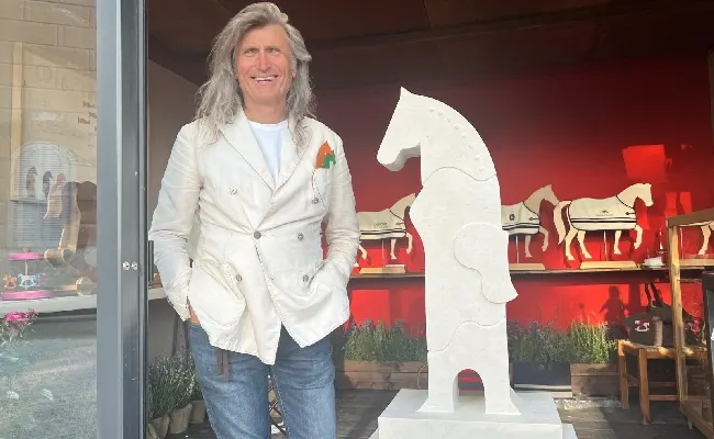 La Bottega di Stefano Conticelli, un mondo in cui cuoio, lana e legno diventano magia