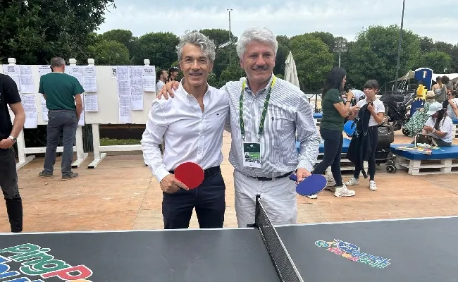 Piazza di Siena, tra atleti e pubblico irrompe il ping pong: sfida speciale in vista degli ITTF World Masters Table Tennis di luglio