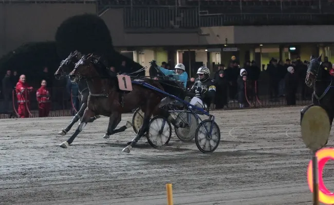 Ippica, Ippodromo Arcoveggio Bologna: domenica 22 dicembre, Matteo Zaccherini si afferma nella Finale del Trofeo Croce Rossa Italiana, Nicola del Rosso nella Finale del Torneo Gentlemen 4 Life