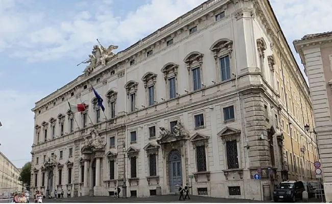 Decreto Balduzzi, sentenza della Corte Costituzionale: “Gioco online, illegittimo il divieto generalizzato di totem self service e computer nei locali pubblici”