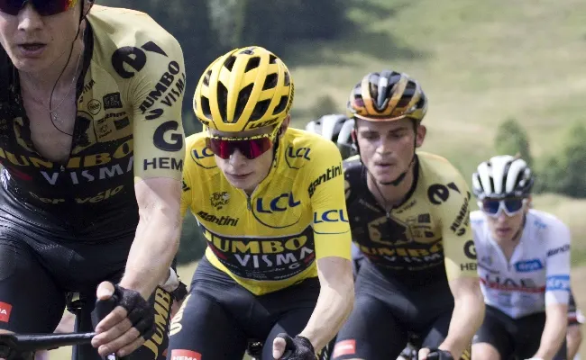 Le mani di Vingegaard sul Giro d'Italia: a 1,03 il trionfo rosa a Roma, duello italiano Pellizzari-Piganzoli per il miglior giovane