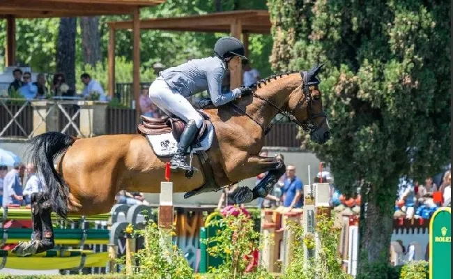 Piazza di Siena, Marie Eder Ferrero amazzone dell'impero dolciario: "Grazie al mio istruttore, il mio sogno è partecipare alle Olimpiadi"