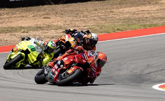 MotoGp, Marquez è tornato: vince anche a Brno ed è terremoto nelle quote, sorpasso su Bezzecchi per il titolo mondiale